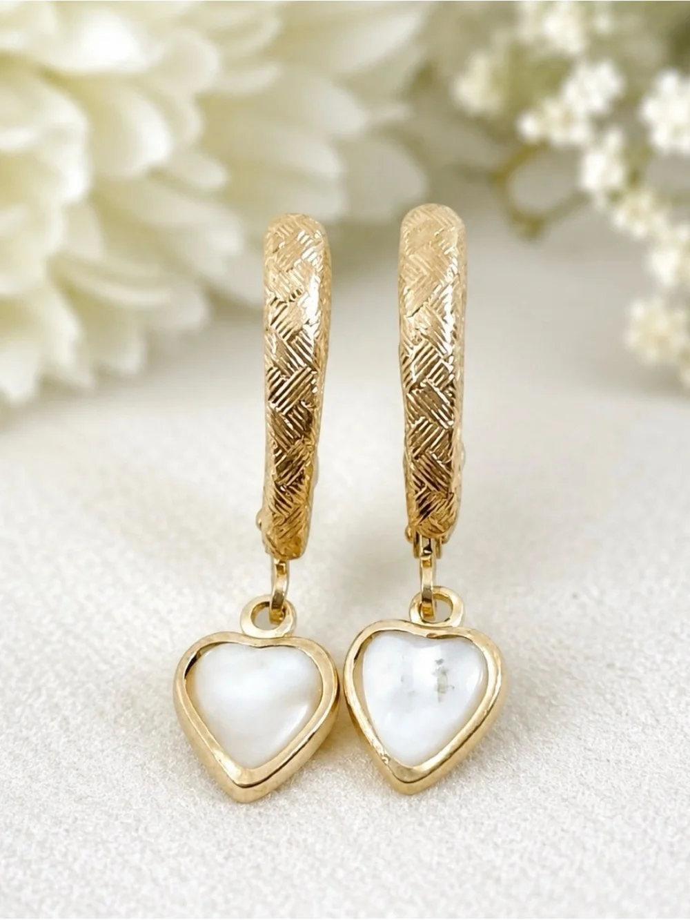 14K Yellow Gold 585 Heart Dangle Earrings White Mother of Pearl 1.11g